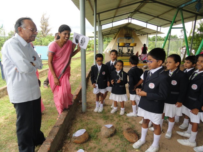 Sri V Devendra and Mrs. Vani Krishnaprasad admiring creativity